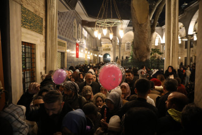 Eyüpsultan, Miraç Kandili'nde müminlerle doldu taştı