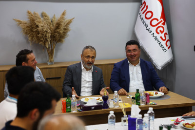 Başkan Özmen, MODESA esnafıyla buluştu Başkan Özmen, MODESA esnafıyla buluştu