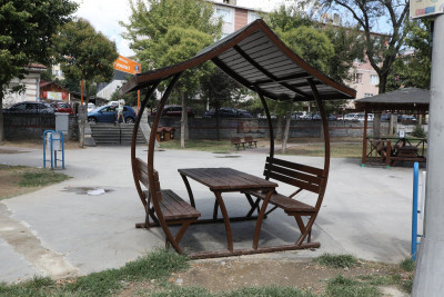 Parklarda çalışmalar devam ediyor