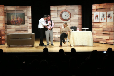 "Kim Haklı?" tiyatro oyunu kahkahaya boğdu