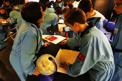 Gençler uzayın kapılarını Ali Kuşçu Uzay Evi'nde aralıyor