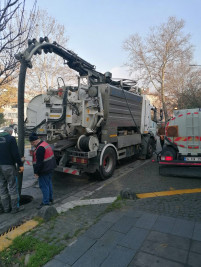 Fen İşleri ekipleri Eyüpsultan'ın dört bir yanında sahada