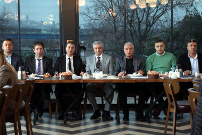 Muhtarlar ve İETT Yetkilileri Eyüpsultan'ın Ulaşım Sorunlarını Görüştü