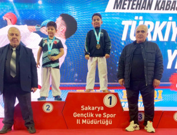 Eyüpsultan'ın genç sporcuları Karate'de zirveye çıktı