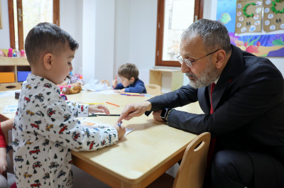 Başkan Mithat Bülent Özmen İslambey'de Yeni Açılan Çocuk Etkinlik Merkezi'ni ziyaret etti