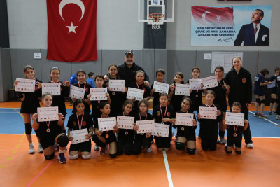 Eyüpsultan'da “Minik Kız Voleybol Şenliği” düzenlendi