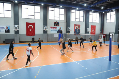 Yaş almış bireyler filede galibiyet için mücadele etti