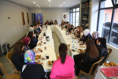 1 Mayıs'ta kadın emeği Dayanışma Mutfağı'nda buluştu