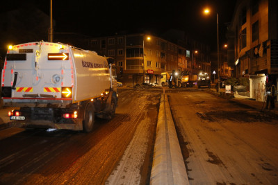 Bahçeköy Caddesi'nde asfalt yenileme çalışması