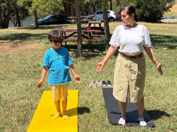 Miniklere doğada yoga atölyesi