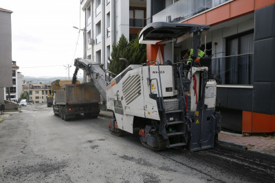 Kemerburgaz Mimarsinan'da asfalt çalışmaları sürüyor