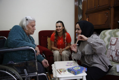 Alzheimer'la Yaşayan Eyüpsultanlı Büyüklerimiz Artık Yalnız Değil