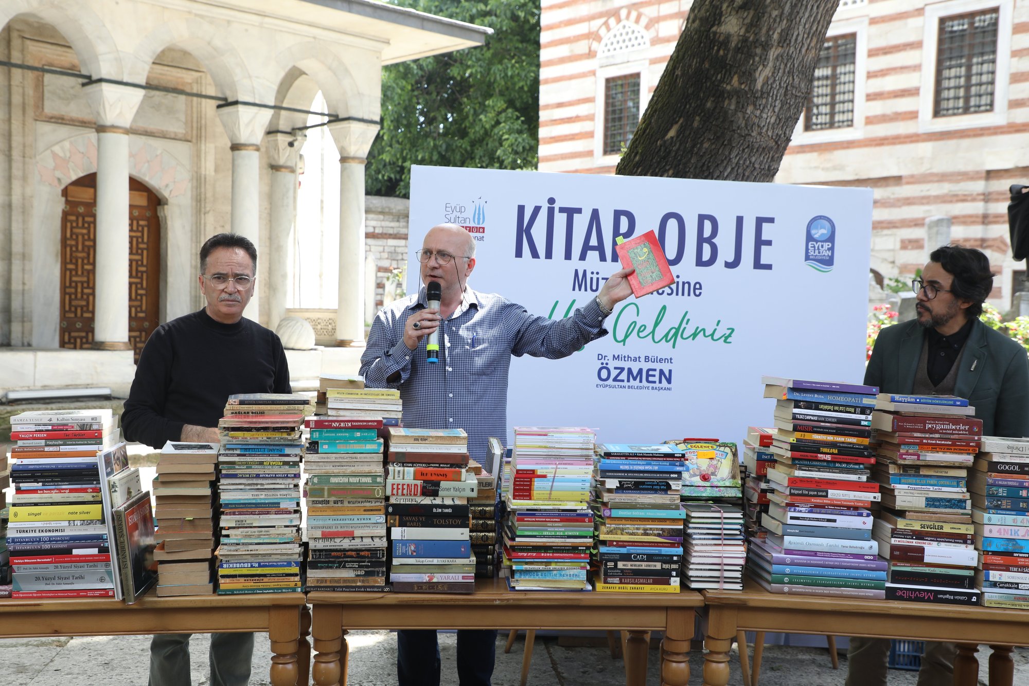 Kitap ve Obje Müzayedesi yoğun ilgi gördü