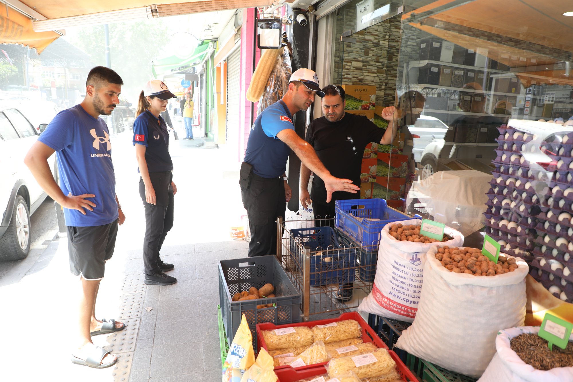 Vatandaşların huzuru ve güvenliği için zabıta denetimi 