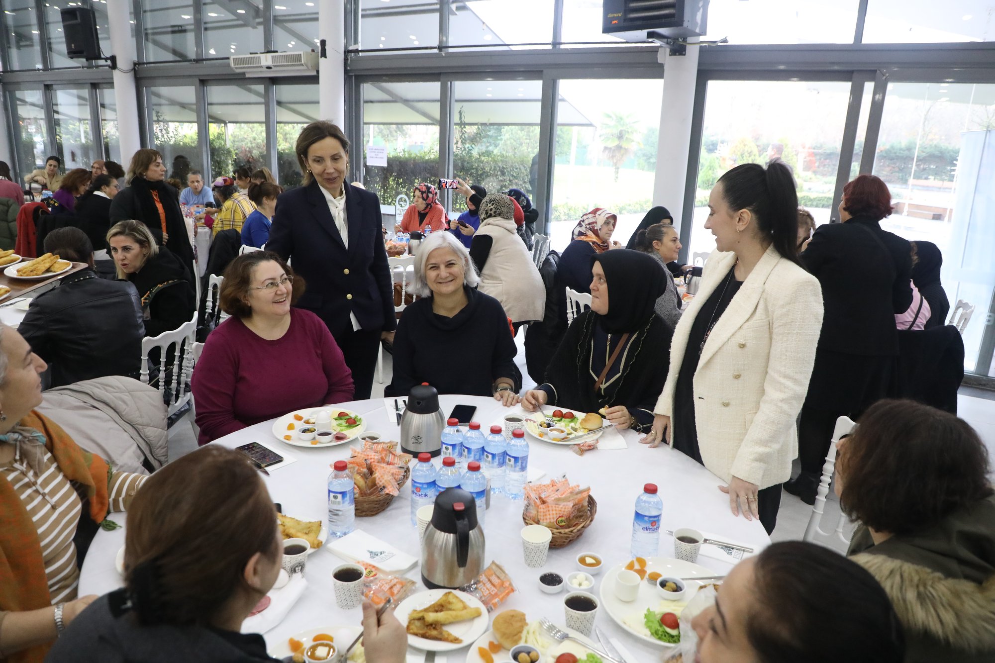 Üretici kadınlar kahvaltıda bir araya geldi