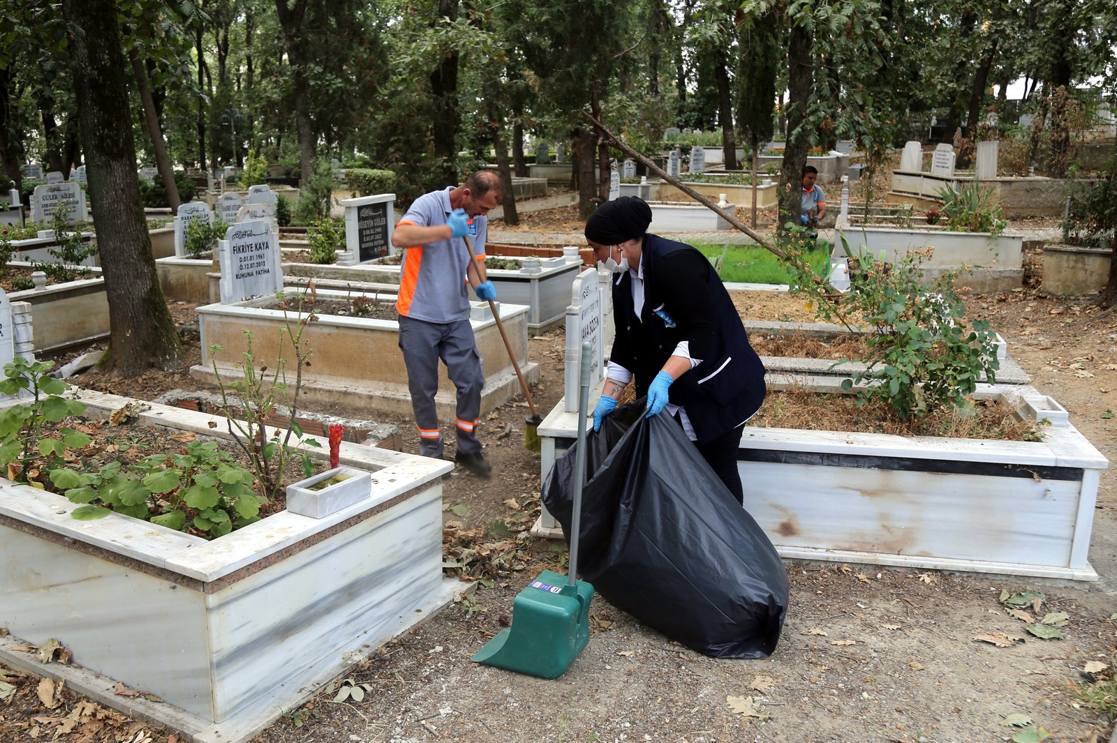 Eyüpsultan'da temizlik çalışmaları aralıksız sürüyor Eyüpsultan'da temizlik çalışmaları aralıksız sürüyor