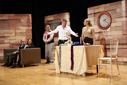 "Kim Haklı?" tiyatro oyunu kahkahaya boğdu