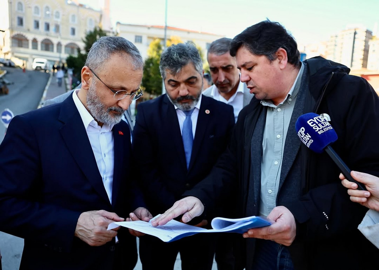 Eyüpsultan'da 30 Yıllık Trafik Sorunu Tarihe Karışıyor: Silahtarağa Kavşağı Düzenlemesi Başladı Eyüpsultan'da 30 Yıllık Trafik Sorunu Tarihe Karışıyor: Silahtarağa Kavşağı Düzenlemesi Başladı