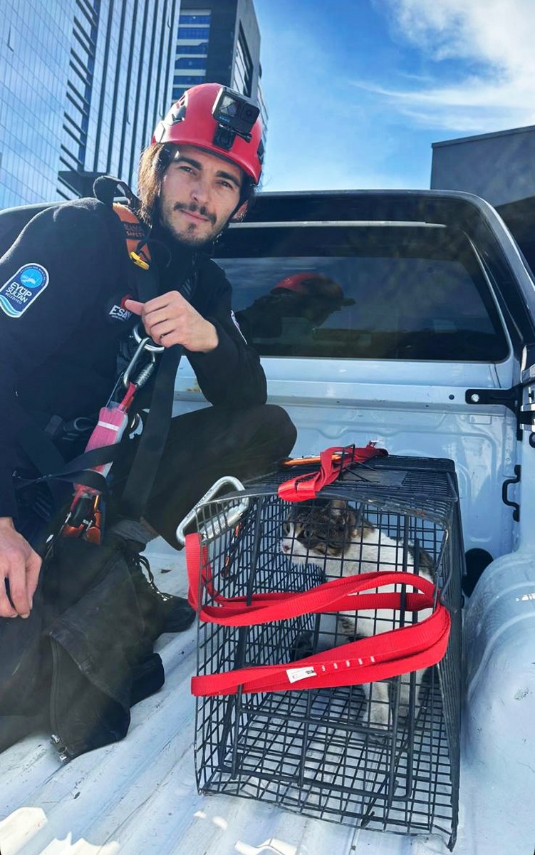 ESAY ekiplerinden can dostumuza kahramanca kurtarma operasyonu ESAY ekiplerinden can dostumuza kahramanca kurtarma operasyonu