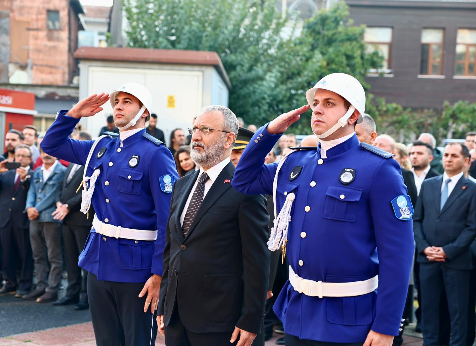 Ulu önder Eyüpsultan'da törenlerle anıldı Ulu önder Eyüpsultan'da törenlerle anıldı
