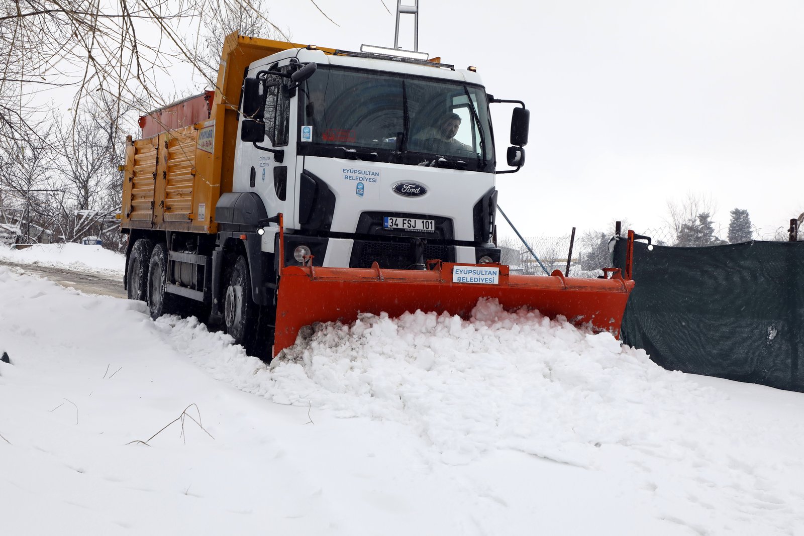 Eyupsultan Belediyesi Karla Mücadele Ekipleri 7/24 sahada