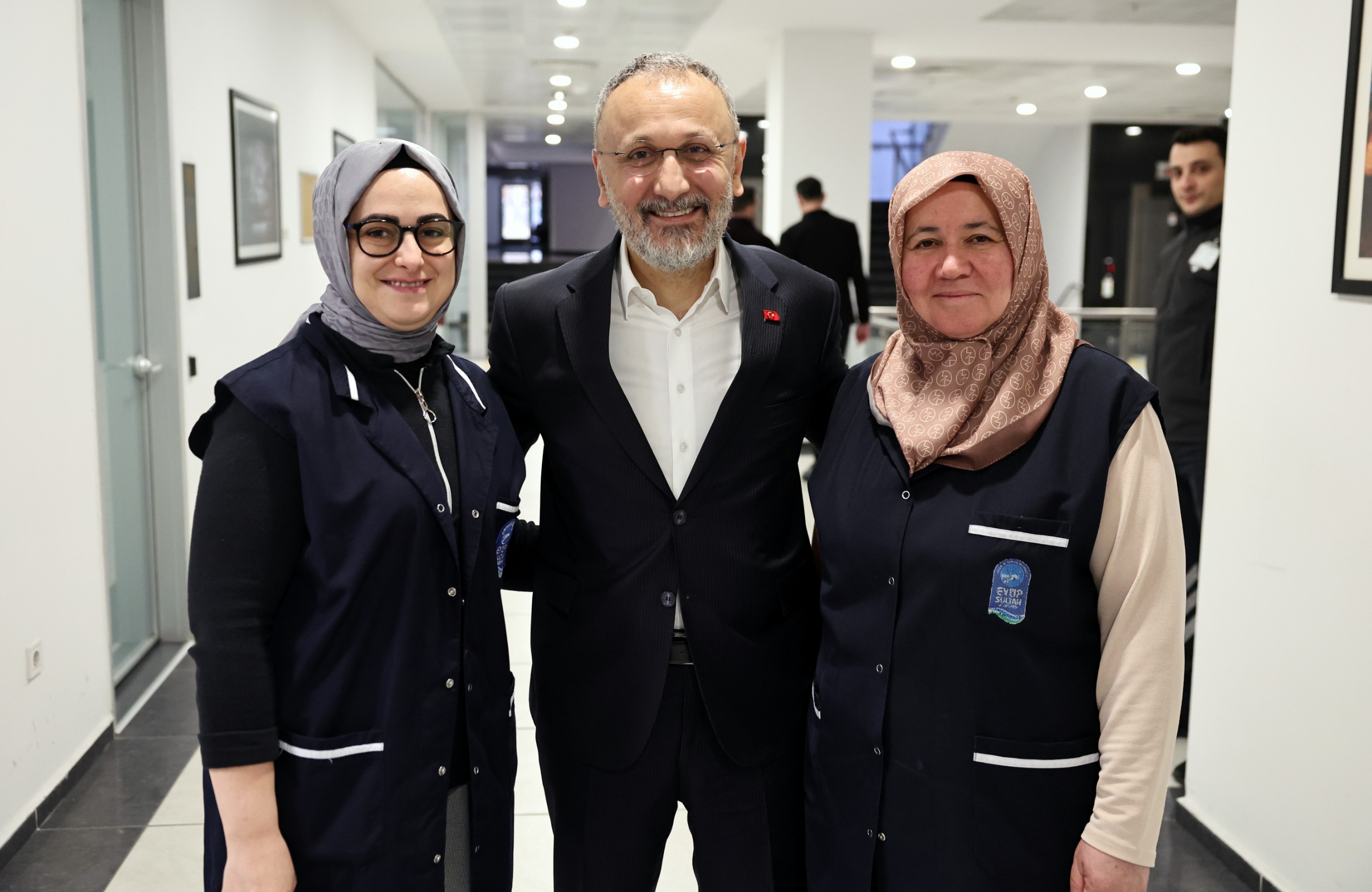 Başkan Dr. Mithat Bülent Özmen'den personele Ramazan ziyareti Başkan Dr. Mithat Bülent Özmen'den personele Ramazan ziyareti