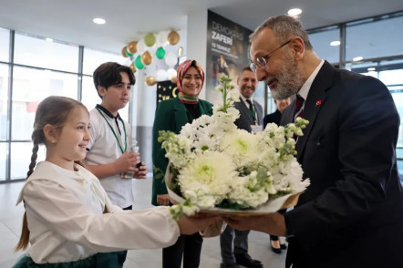 Başkan Özmen, Yeşilay Haftası etkinliğinde öğrencilerle buluştu