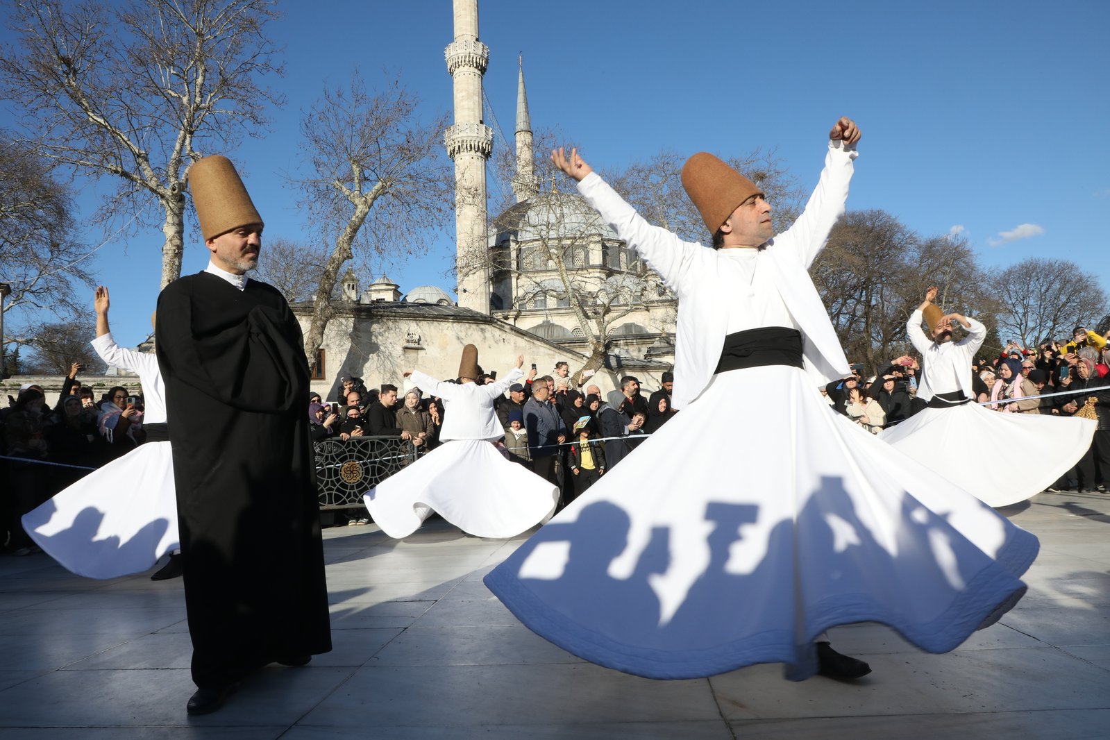 Eyüpsultan'da sema gösterisi büyüledi Eyüpsultan'da sema gösterisi büyüledi