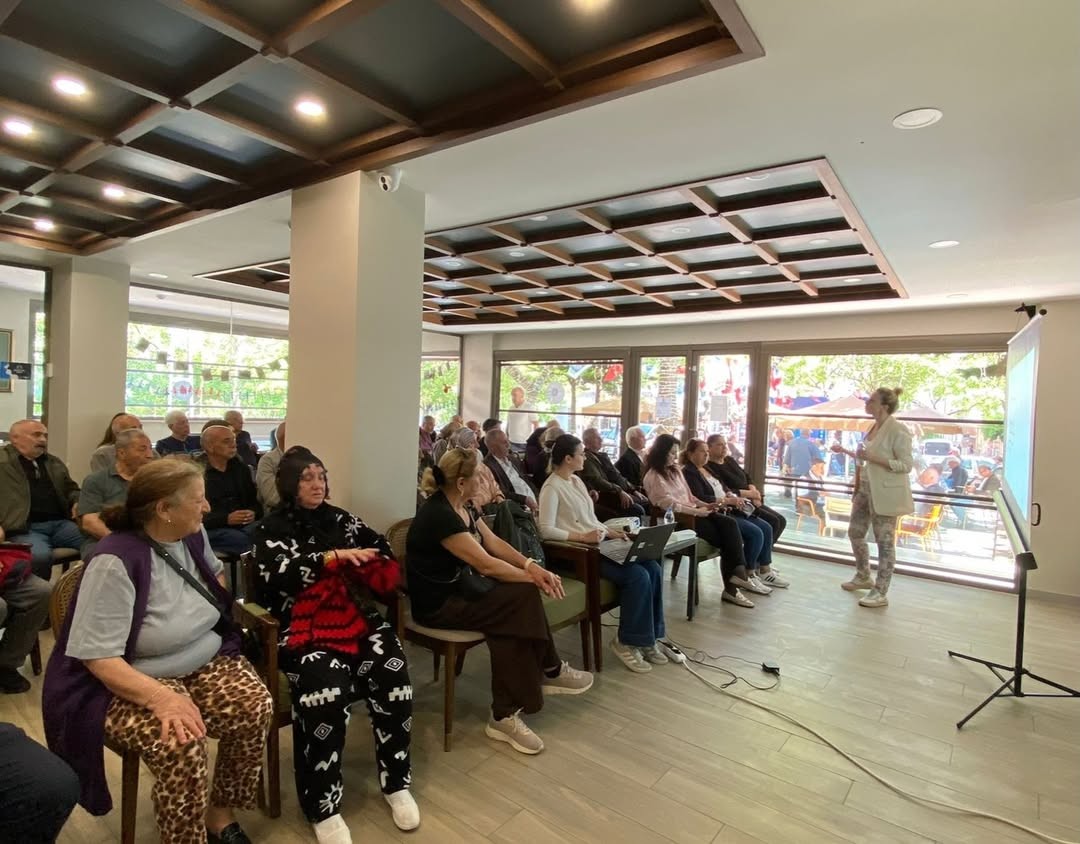 Emekliler Lokali – Hafıza Kafe'de Kanserle Mücadelede Erken Tanının Önemi konuşuldu Emekliler Lokali – Hafıza Kafe'de Kanserle Mücadelede Erken Tanının Önemi konuşuldu