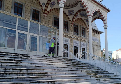 Eyüpsultan'da camilerde Kurban Bayramı öncesi temizlik yapıldı