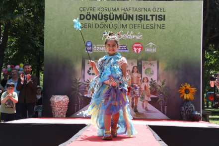 Dönüşümün Işıltısı "Geri Dönüşüm Defilesi"
