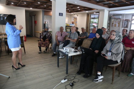 Emekliler Lokali Hafıza Kafe'de Yaşlı İstismarına Karşı Farkındalık Semineri