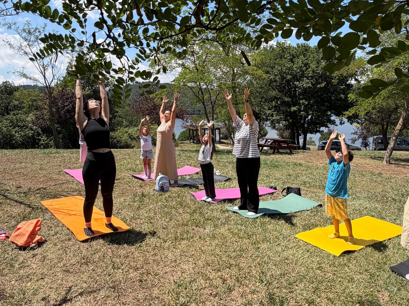 Miniklere doğada yoga atölyesi Miniklere doğada yoga atölyesi