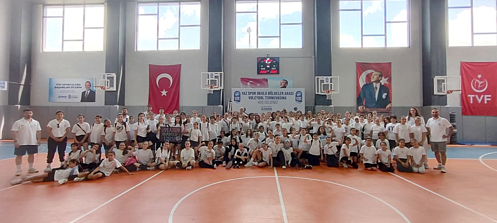 Genç voleybolcular filede yıldızlaştılar Genç voleybolcular filede yıldızlaştılar