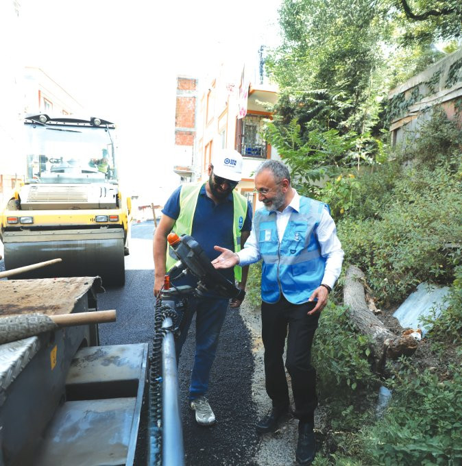 DAHA GÜVENLİ YOLLAR İÇİN 111 BİN TON  ASFALT DÖKTÜK