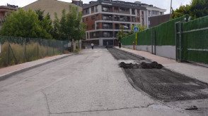 Kemerburgaz Okul Caddesi'nde asfalt çalışması